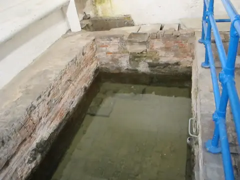 Photo of Roman Bath, an ancient site in London, England.