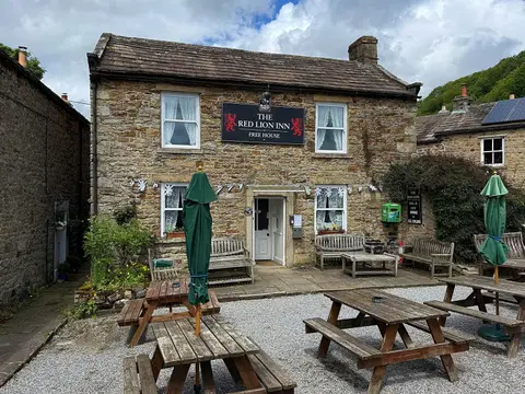 Photo of The Red Lion (Langthwaite), a pub in the Yorkshire Dales, North Yorkshire, northern England.