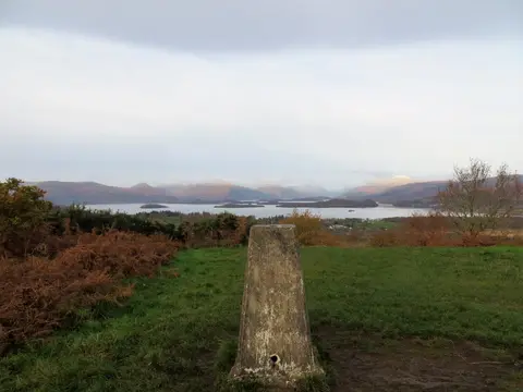 Photo: Duncryne Hill, a viewpoint near Gartocharn in Loch Lomond & The Trossachs, West Dunbartonshire, central Scotland.