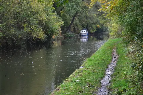 Photo of the Basingstoke Canal, a 32-mile canal running from West Byfleet to Greywell, south east England.