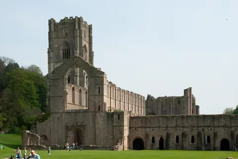 Photo of Fountains Abbey, a ruined abbey near Ripon in Nidderdale, North Yorkshire, northern England.