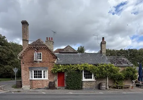 Photo of Queen's Head, a pub near Newton, Cambridgeshire, eastern England.