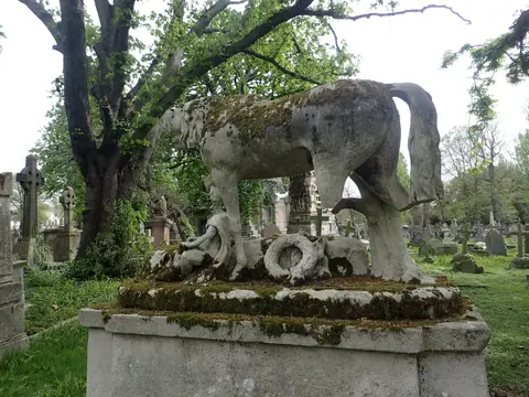 Photo of Kensal Green Cemetery, a Grade I registered house & garden in London, England.