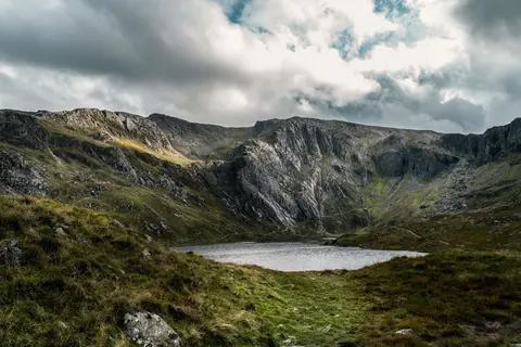 Photo: Cadair Idris, an 893m hill near Dolgellau in Eryri, Gwynedd, north Wales.