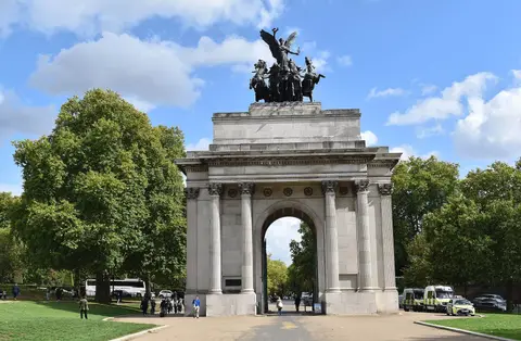 Photo of Wellington Arch, a landmark in London, England.