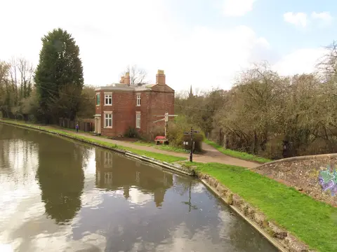 Photo of the Worcester & Birmingham Canal, a 30-mile canal running from Birmingham to Worcester, central England.