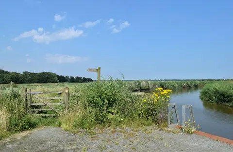 Photo of the River Chet, a 4-mile river navigation running from Loddon to Hardley Cross, eastern England.