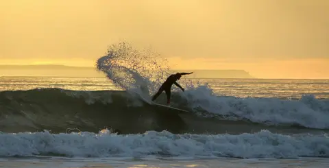 Photo of Croyde Bay, a swimming spot in Devon, south west England.