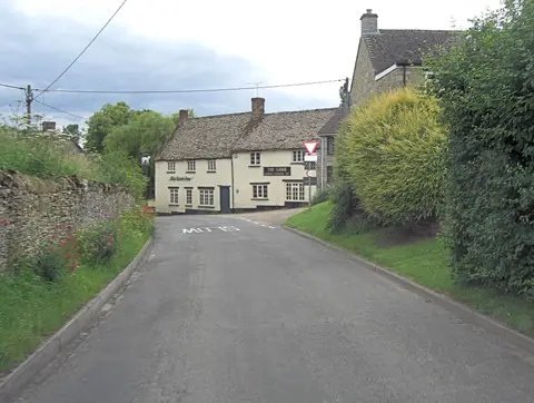Photo of The Lamb Inn, a pub near Crawley, Oxfordshire, south east England.