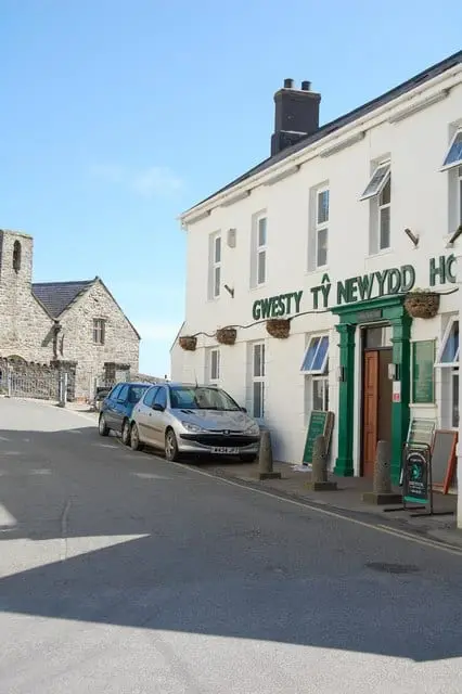 Photo of Gwesty Tŷ Newydd, a pub near Aberdaron in Llŷn, Gwynedd, north Wales.