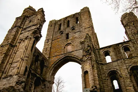 Photo of Kelso Abbey, a ruined abbey in the Scottish Borders, southern Scotland.