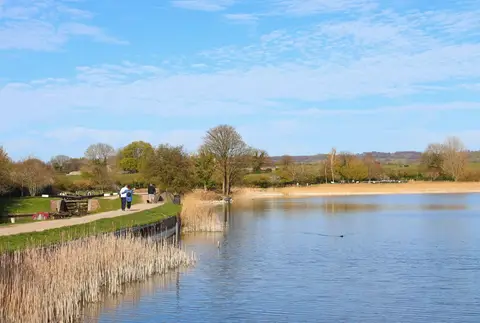 Photo of Tring Reservoirs, a reservoir near Marsworth in the Chilterns, Hertfordshire, eastern England.