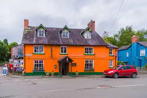 Photo of The Six Bells (Bishop's Castle), a pub in Shropshire, central England.