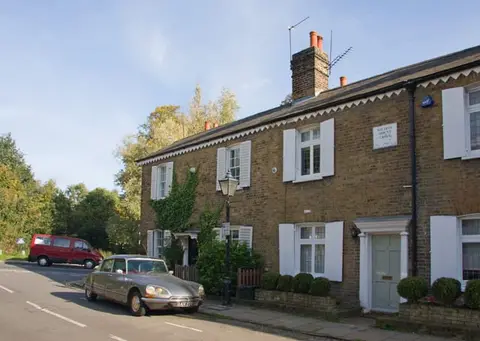 Photo of Squire's Mount, Hampstead, a country estate in London, England.
