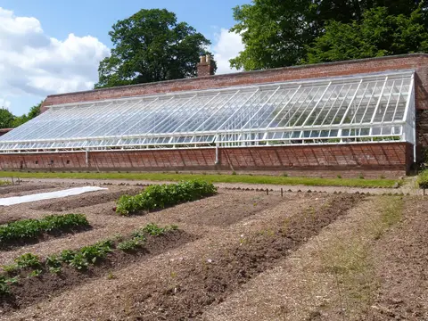 Photo of The Weir Garden, a house & garden near Peterchurch, Herefordshire, central England.