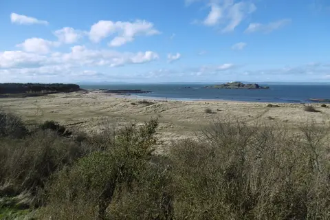 Photo of Yellowcraig Beach, a beach near Dirleton, East Lothian, central Scotland.