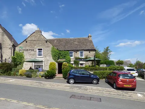 Photo of The Sandpiper Inn, a pub near Leyburn, North Yorkshire, northern England.