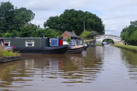 Photo of the Shropshire Union Canal, a 67-mile canal running from Wolverhampton to Ellesmere Port, England.