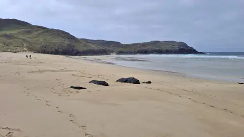 Photo of Dalmore Beach, a beach near Carloway, Na h-Eileanan Siar, the Scottish Highlands and Islands.