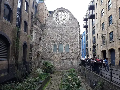 Photo of Winchester Palace, Southwark, a ruined palace in London, England.