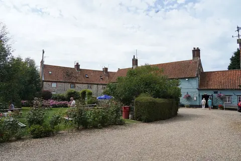 Photo of White Horse, a gastropub near Holme-next-the-Sea, Norfolk, eastern England.