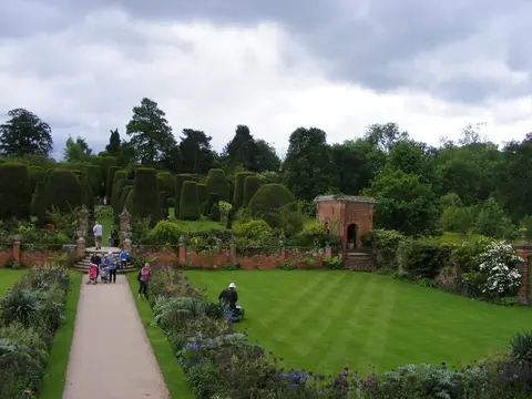 Photo of Packwood House, a Grade II* registered house & garden near Lapworth, Warwickshire, central England.